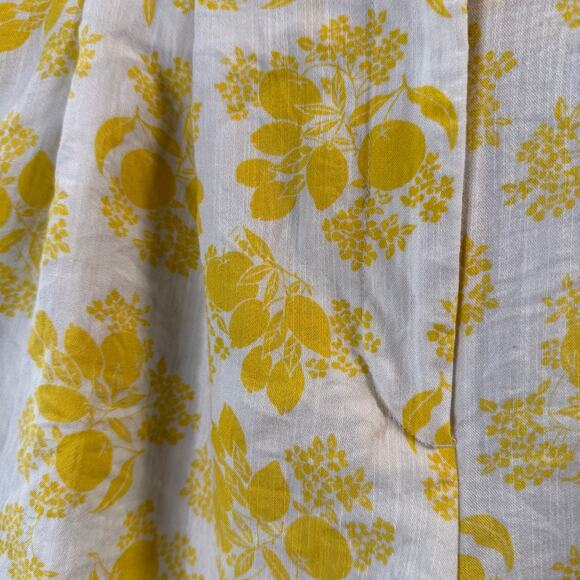 Ann Taylor Women’s Fruit Print Dress Shorts Size 6 - Picture 3 of 6